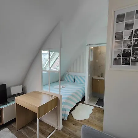Saint Lazare Apartment *