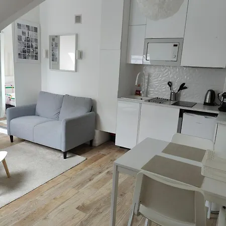 Saint Lazare Apartment *