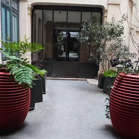 Apartment Saint Lazare Paris